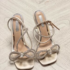 Elegant Beige Bow Sandals